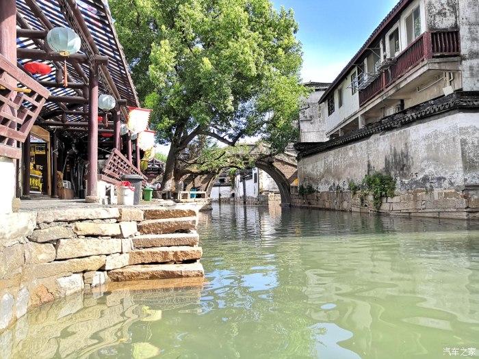 1月29日《花垣新闻》︱花垣县举行“书写新时代,新春送祝福”2024年艺术家免费送春联惠民活动
